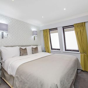 Superior One-Bedroom Apartment